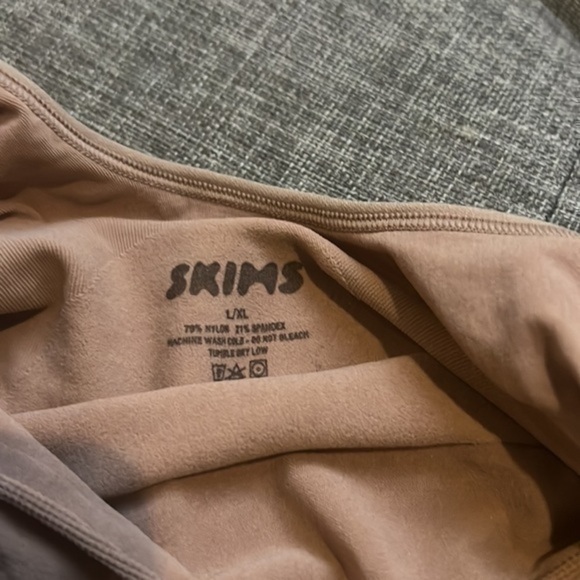 Skims Sculpting Bodysuit W. Snaps - Picture 4 of 11